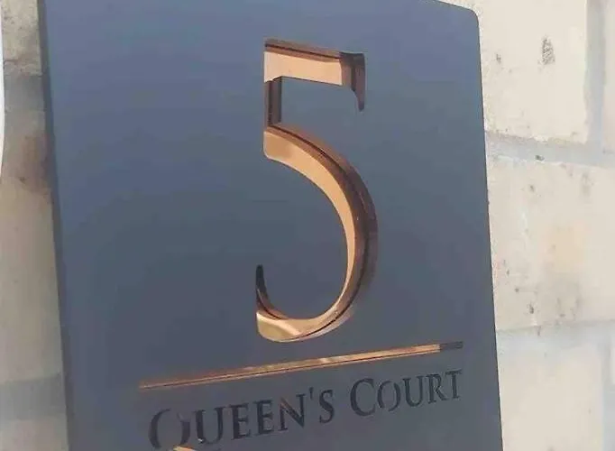 Apartament 4 - Queens Court *