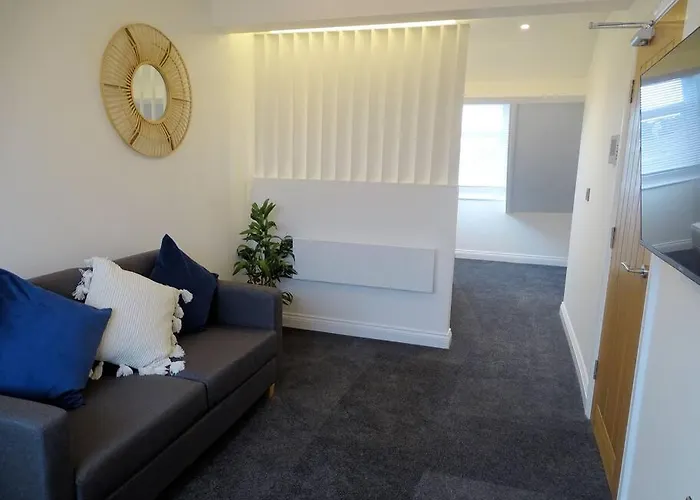 4 - Queens Court Apartament *